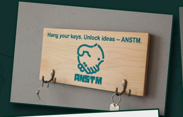 Wooden ANSTM branded wall key holder with hooks in the original company profile — حامل مفاتيح خشبي جداري بشعار ANSTM وخطافات في بروفايل الشركة الأصلي